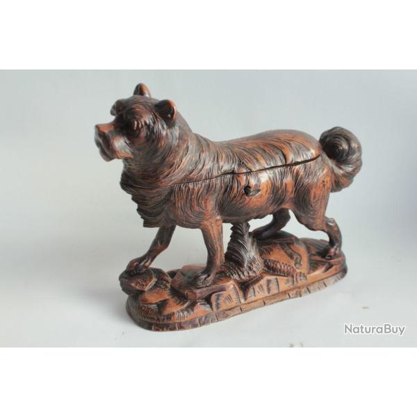 Coffret � bijoux Chien bois sculpt� For�t Noire Art Populaire