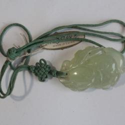 Ancien pendentif Jade sculptée