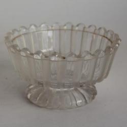 BACCARAT Bonbonni&egrave;re en cristal C&ocirc;tes altern&eacute;es