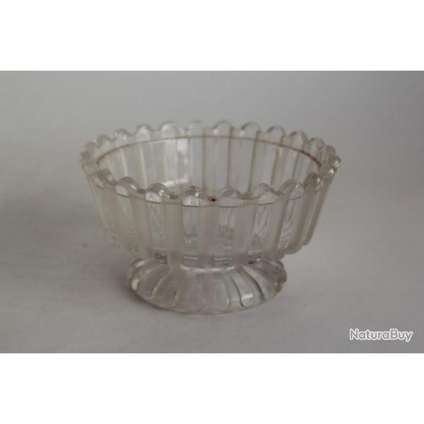 BACCARAT Bonbonni�re en cristal C�tes altern�es