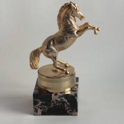 Cheval bronze doré