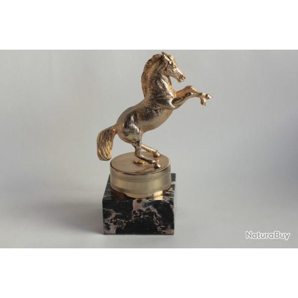 Cheval bronze dor�