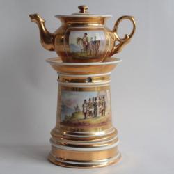 SEVRES Tisanière porcelaine Napoléon et ses troupes Empire XIXe siècle