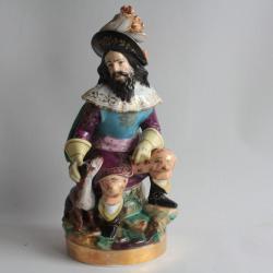 Tisanière porcelaine figurative Mousquetaire et son chien