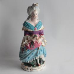 Tisanière porcelaine figurative Marquise et son chien