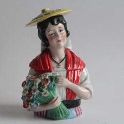 Boite figurative porcelaine Femme Marchande de fleurs Nice