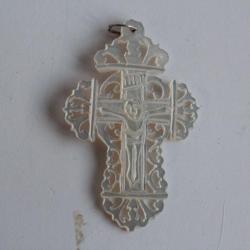 Ancien pendentif Croix nacre