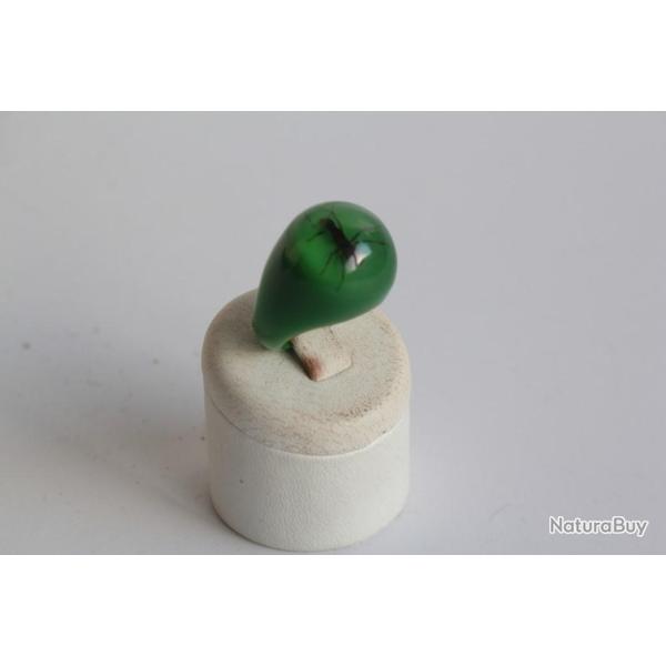 Bague r�sine verte inclusion Fourmis vintage T53