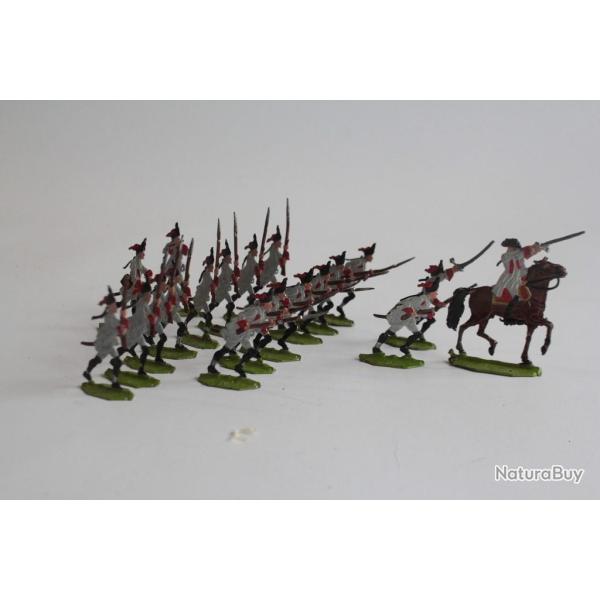 Soldats plats d'�tain OKI 431a Grenadiers autrichiens 1760