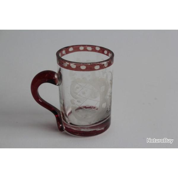 Ancien verre � liqueur cristal Boh�me grav� �maill�