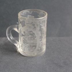 Ancien verre à liqueur cristal Bohême gravé émaillé