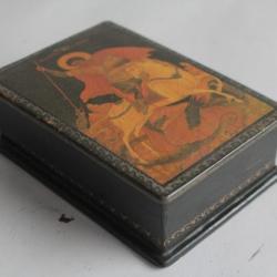 Ancienne Boîte laquée Russe Saint Georges terrassant le dragon