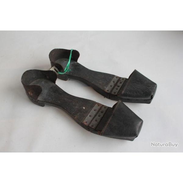 Chaussures sabots � charni�re bois XIXe si�cle Hinged Clogs Pattens Over Shoes