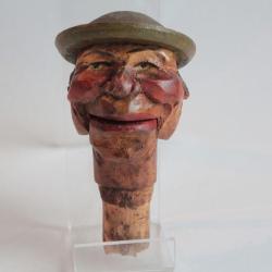 Bouchon à système bois sculpté Art Populaire