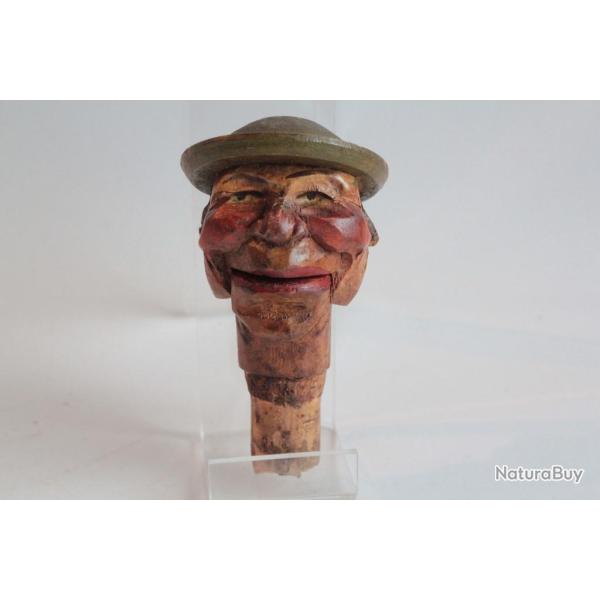 Bouchon � syst�me bois sculpt� Art Populaire