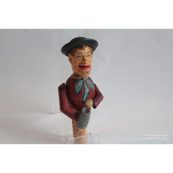 Bouchon � syst�me bois sculpt� Art Populaire