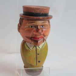 Bouchon à système bois sculpté Art Populaire