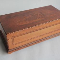 Boite marqueterie bois Château