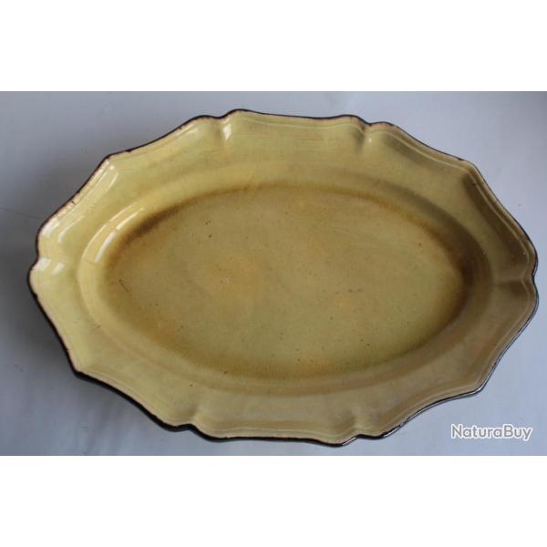 Ancien grand Plat proven�al terre verniss�e ocre