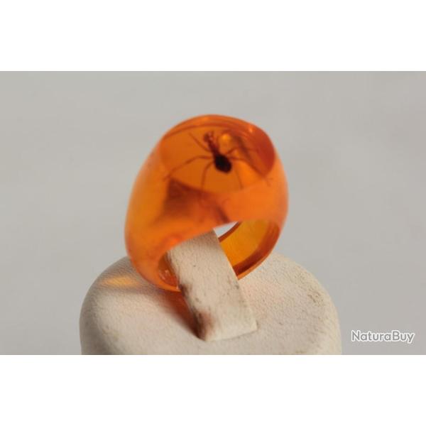 Bague r�sine ambre inclusion Fourmis vintage T47