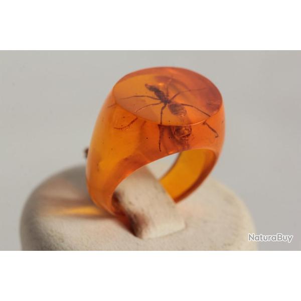Bague r�sine ambre inclusion Fourmis vintage T46