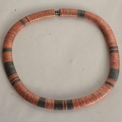 Collier design argent et cuivre