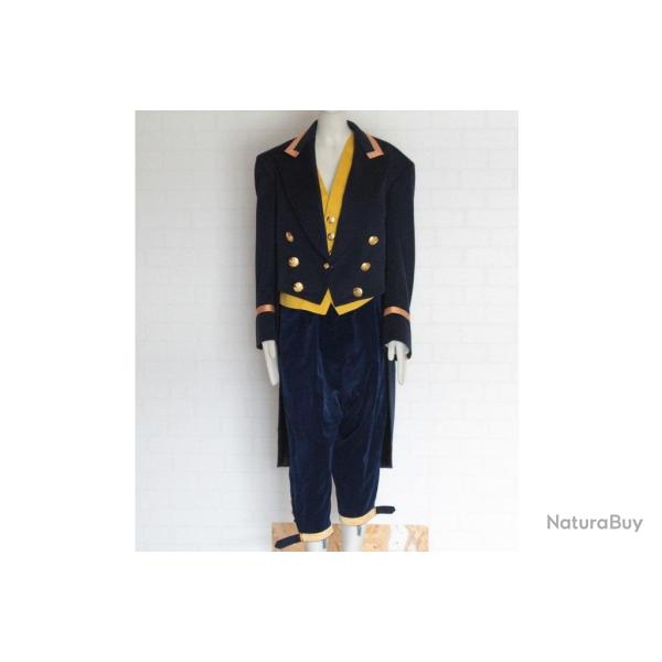 Costume Livre velours de soie Duc Serra di Cassano Italie