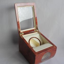 The Royal Diamond Genève Écrin vitrine Remontoir montre