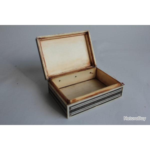 Petite boite d�cor grav� XVIIIe si�cle