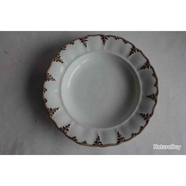 Assiette porcelaine Thun Kl�sterle Vienne Autriche XIXe si�cle
