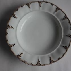Assiette porcelaine Thun Klösterle Vienne Autriche XIXe siècle