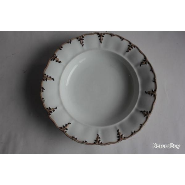 Assiette porcelaine Thun Kl�sterle Vienne Autriche XIXe si�cle