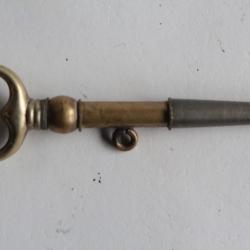 Ancienne clé remontoir montre laiton