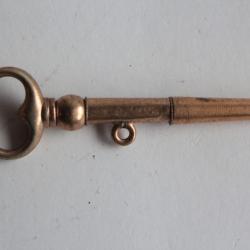 Ancienne clé remontoir montre pomponne