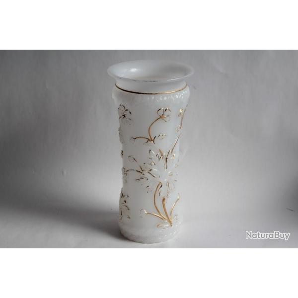 Vase opaline �maill�e or XIXe si�cle
