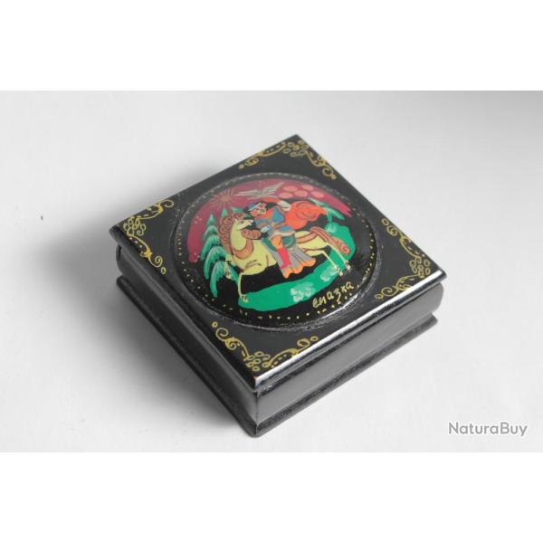 Bo�te laqu�e Russe