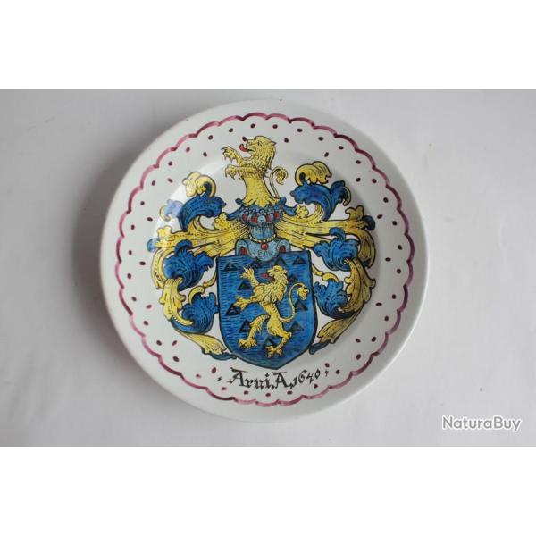 Assiette fa�ence armoiries Famille Arni Biberisch Soleur Suisse