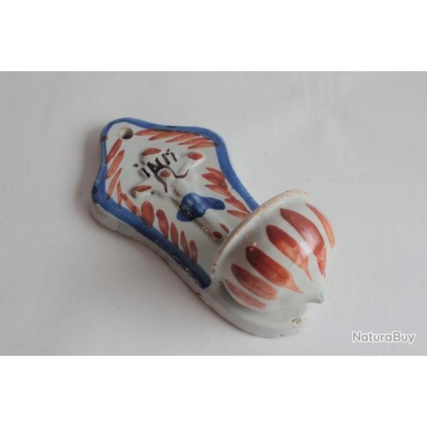 Ancien B�nitier c�ramique �maill�e