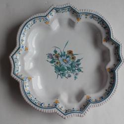 Assiette drageoir faïence décor Moustiers