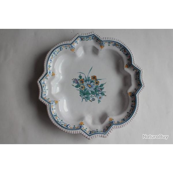 Assiette drageoir fa�ence d�cor Moustiers