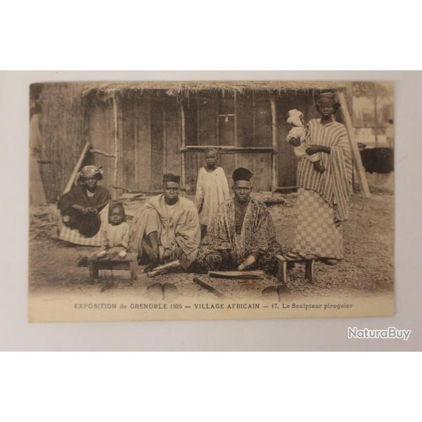 CPA Exposition de Grenoble Village Africain Sculpteur piroguier