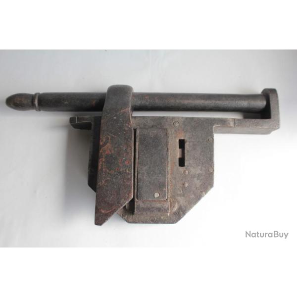 Ancien Grand Cadenas � moraillon fer forg�