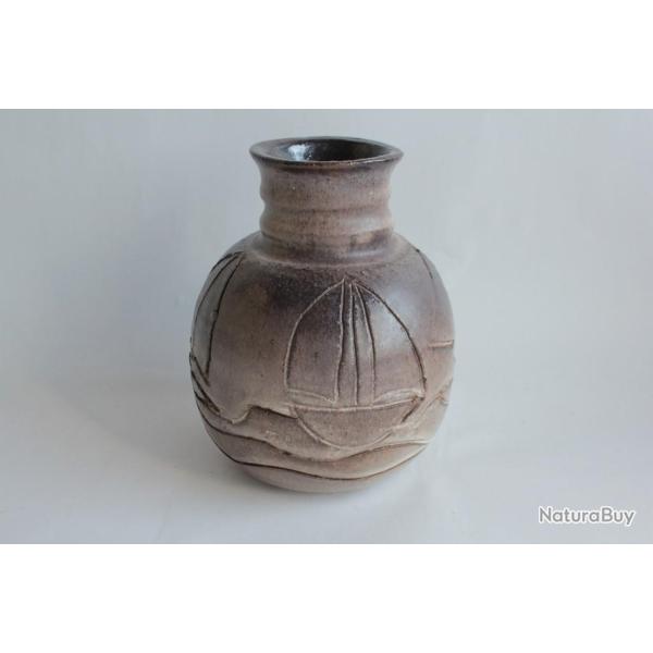 Vase c�ramique incis�e �maill�e Voiliers Bateaux