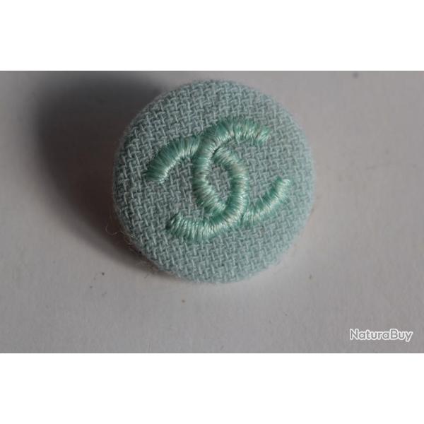 CHANEL Bouton m�tal dor� et brod� vintage