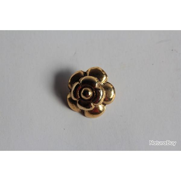 CHANEL Bouton m�tal dor� fleur vintage