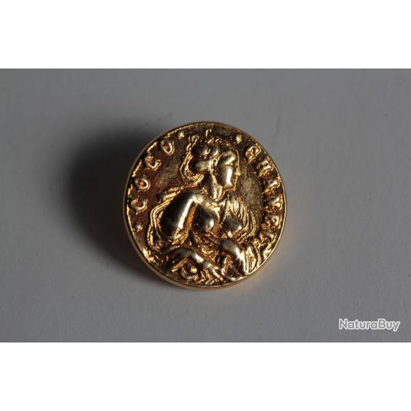 CHANEL Bouton m�tal dor� Coco Chanel vintage