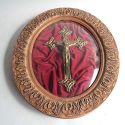 Christ sur croix Crucifix Reliquaire verre bombé