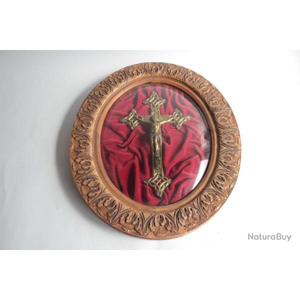 Christ sur croix Crucifix Reliquaire verre bomb�