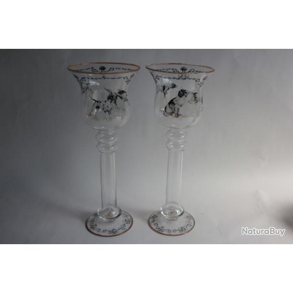 Paire Bougeoirs verre �maill� Chiens de chasse
