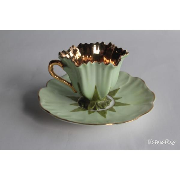 Tasse et sous-tasse porcelaine fleur